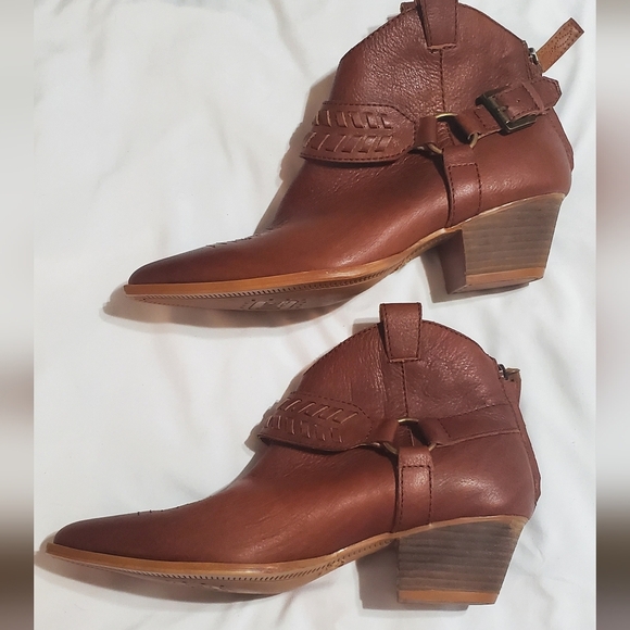 Dingo Brown Ankle Booties with Buckle Detail. Never Worn SZ 9M - Picture 3 of 5